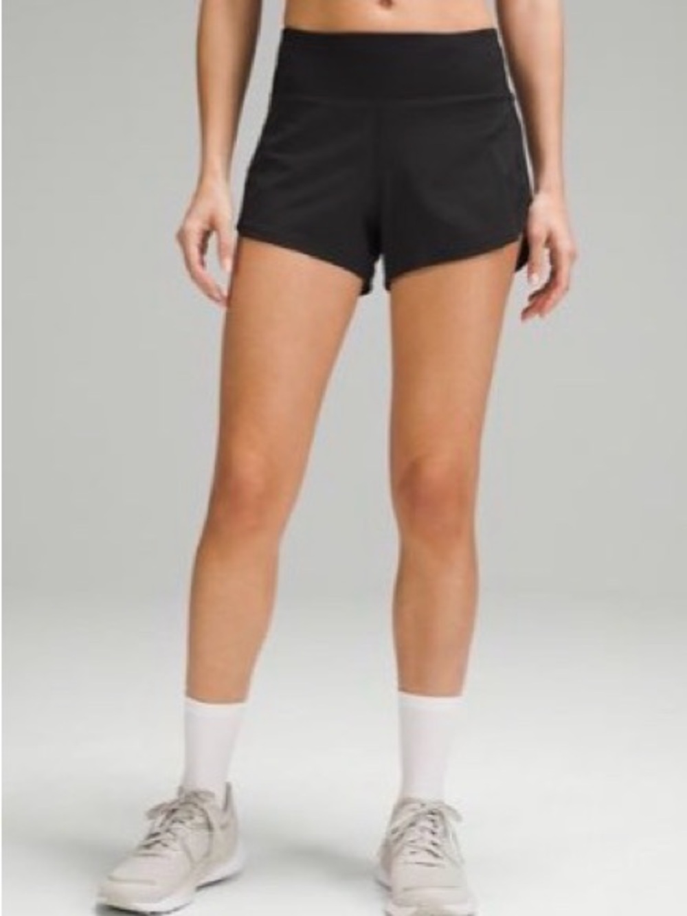Womenās Black Lululemon Mid-Rise Speed Up Shorts - 4ā Inseam